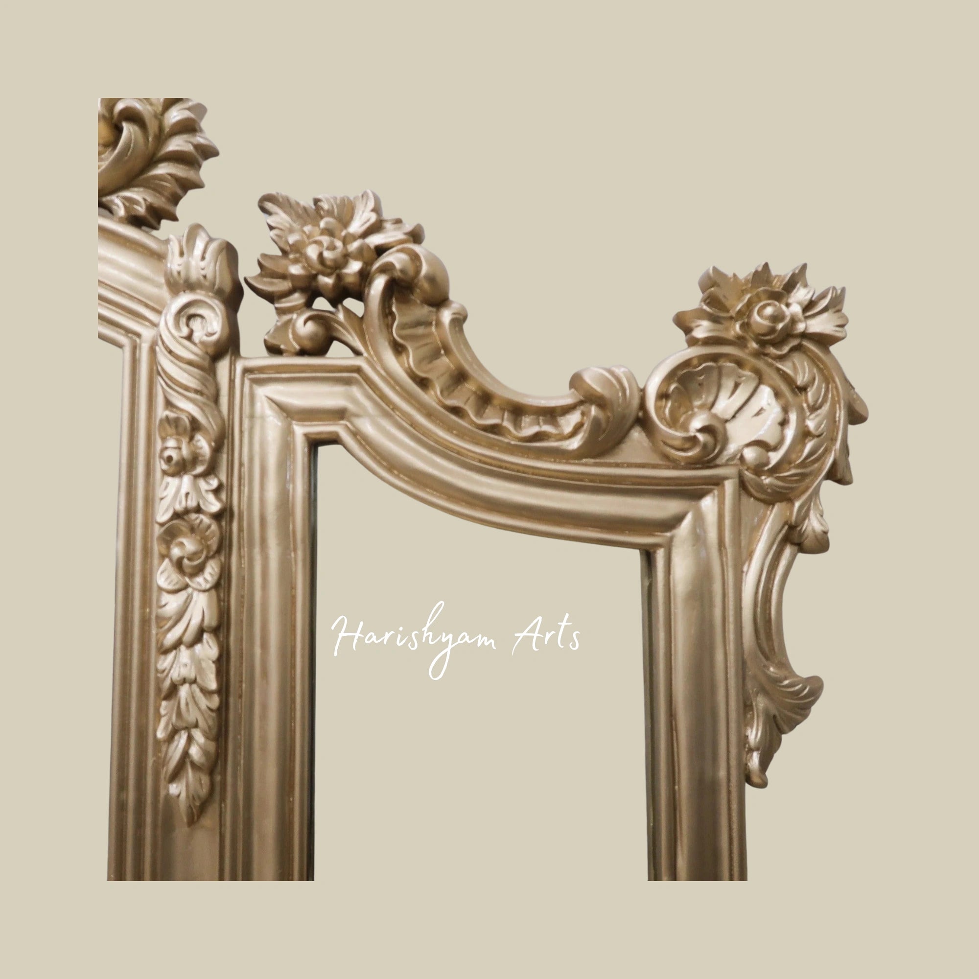 Baroque-Inspired Luxury Dressing Table with Ornate Mirror1