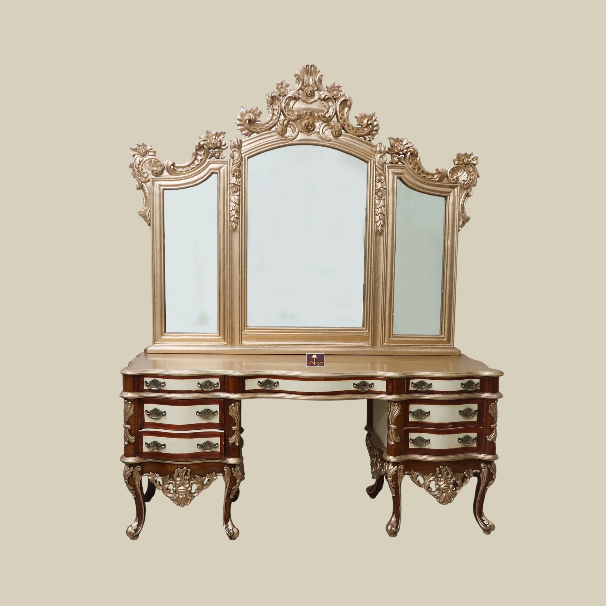 Baroque-Inspired Luxury Dressing Table with Ornate Mirror2