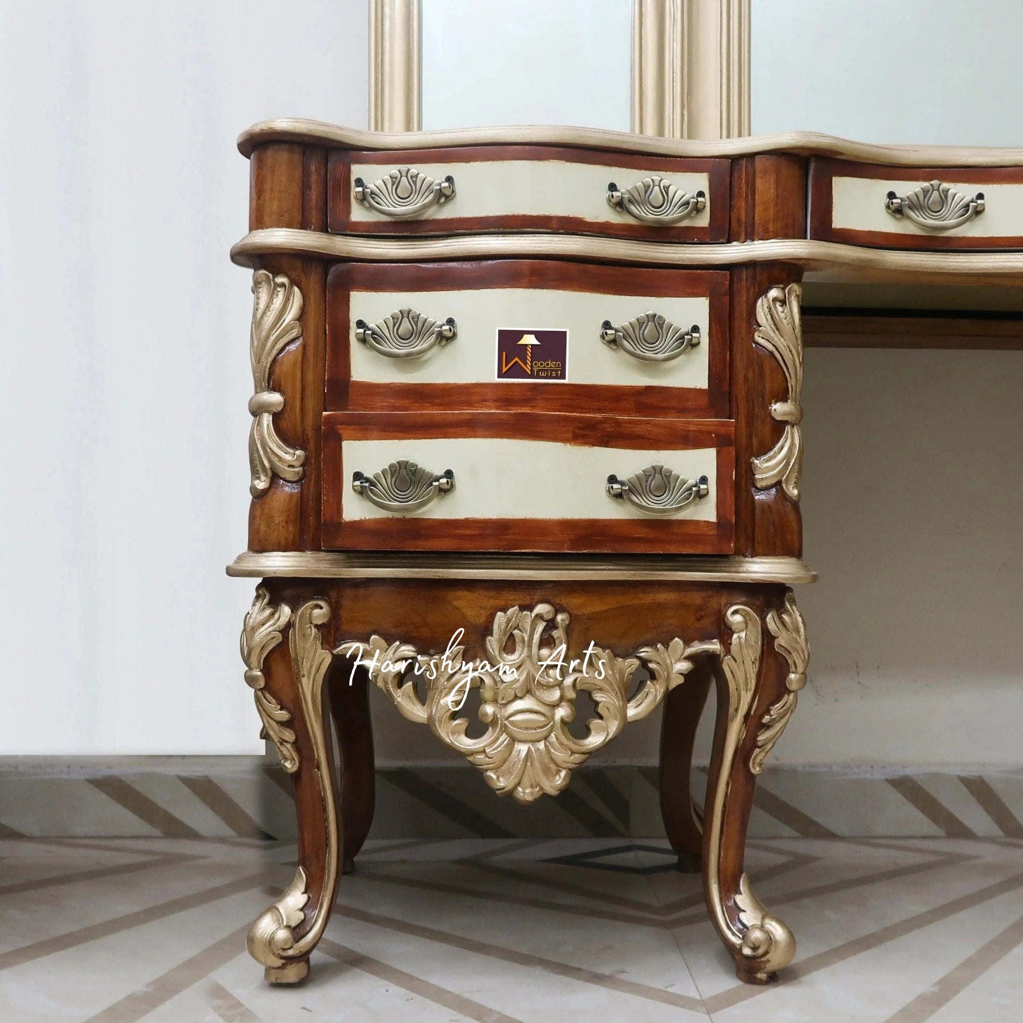 Baroque-Inspired Luxury Dressing Table with Ornate Mirror3