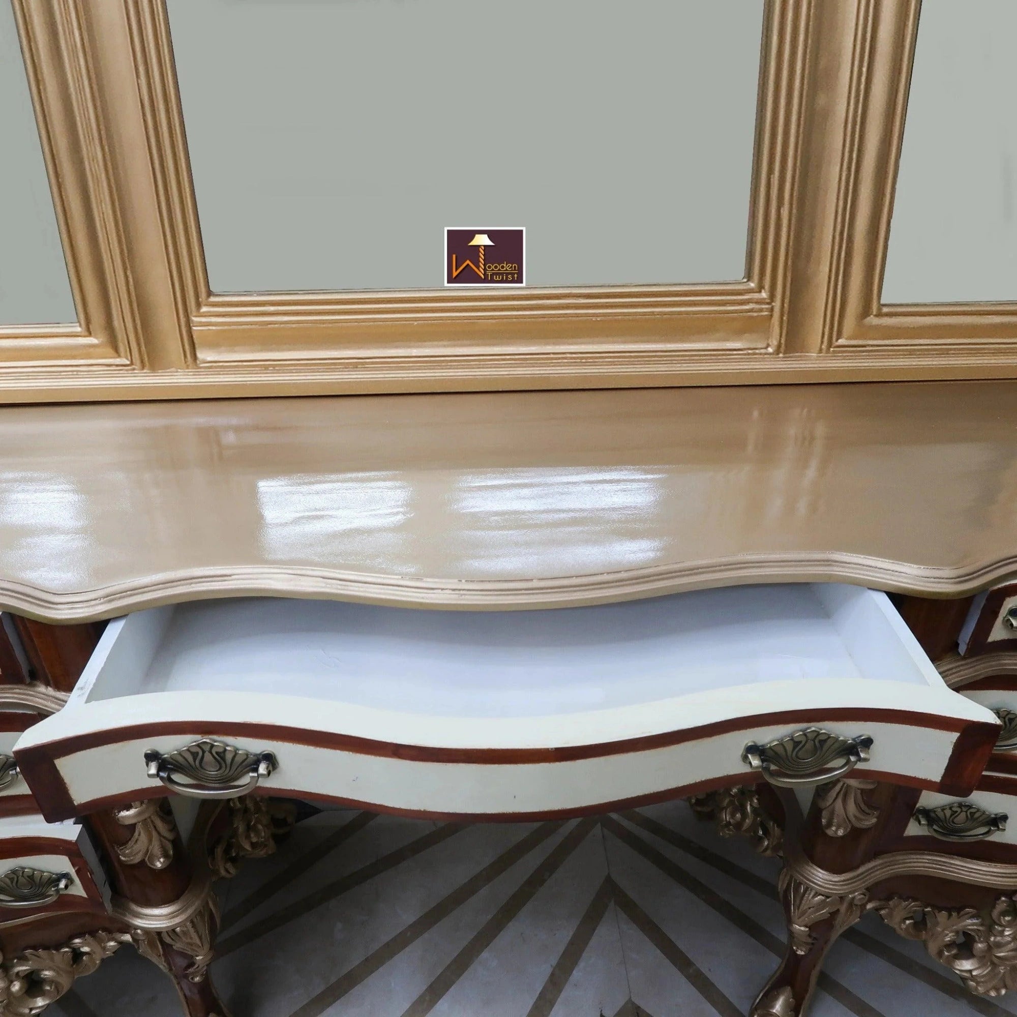 Baroque-Inspired Luxury Dressing Table with Ornate Mirror4