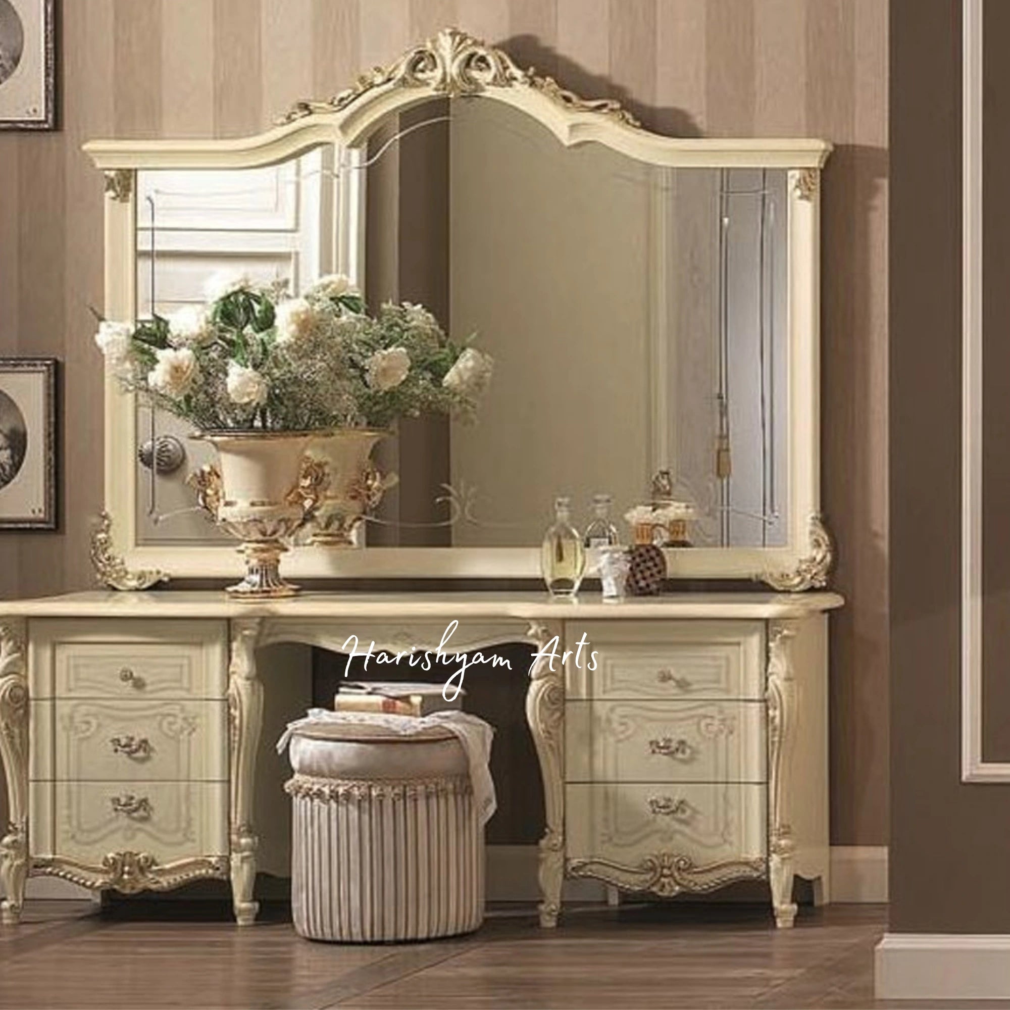 Classic George-Style Carved Vanity Dressing Table1