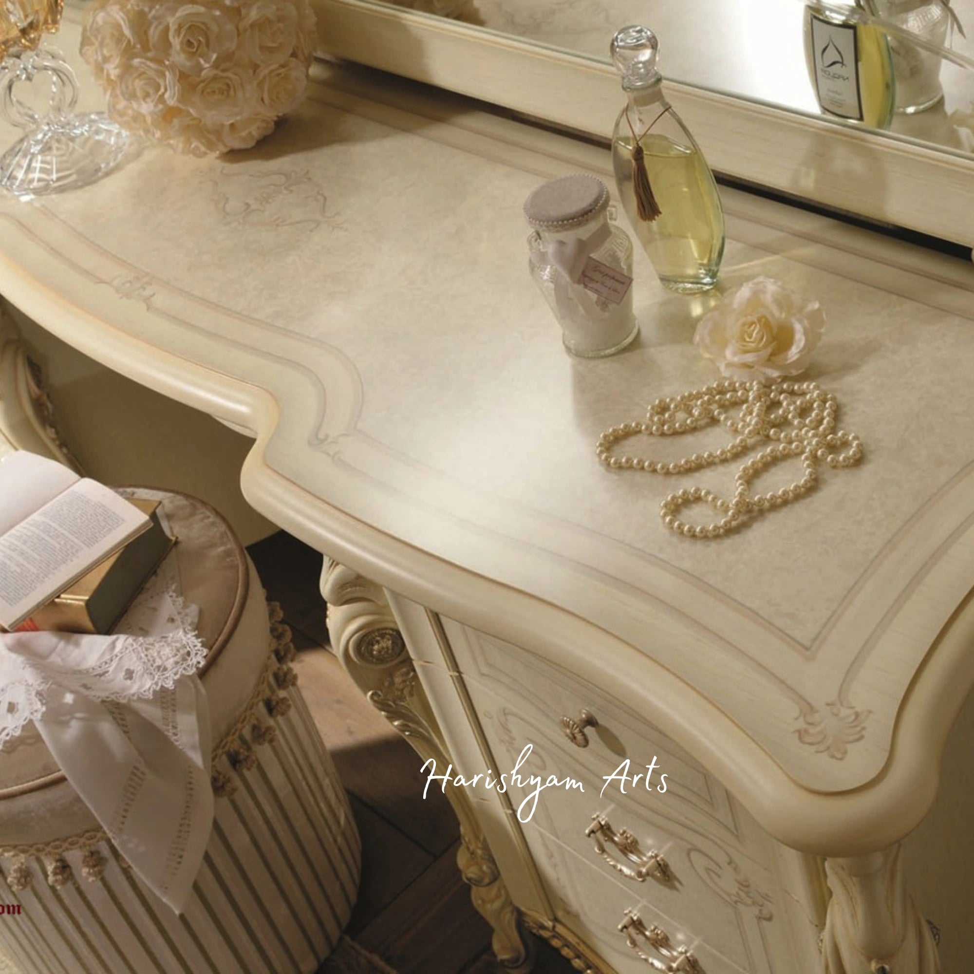 Classic George-Style Carved Vanity Dressing Table2