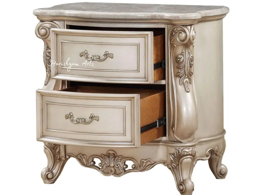 Opulent Queen 3-Piece Bedroom Collection