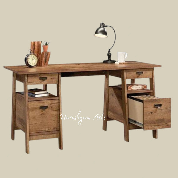 Traditional Design Desk with a Classic Aesthetic